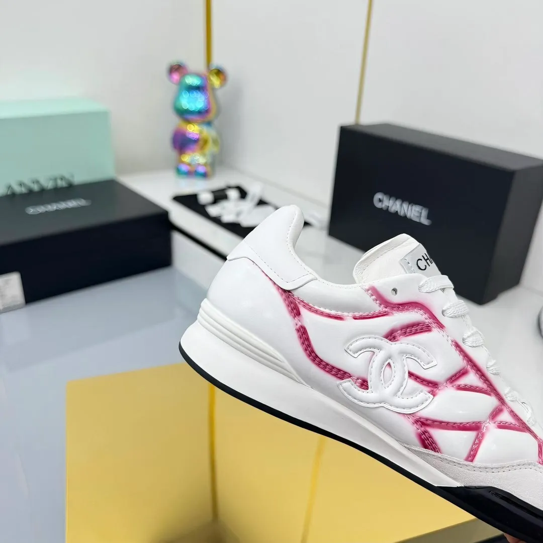 👟👟Ex-factory price 620👟👟 Top version Chanel Chanel - 2025 counter top casual sports shoes This sneaker is a classic design; the upper is electro-embroidered with a variety of techniques; the outsole is fashionable and sporty; it is extraordinary and incorporates a variety of color matching elements... The diversified mix and match is very beautiful and versatile, and can be used for leisure, fashion, sports and outdoor... ꫛꫀꪝ Go➫ Material: ❶Upper is made of: original cowhide ❷Inner lining is made of: original imported sheepskin ❸Outsole is based on: original TPU combination outsole Special counter boutique packaging complete set for women 35–41